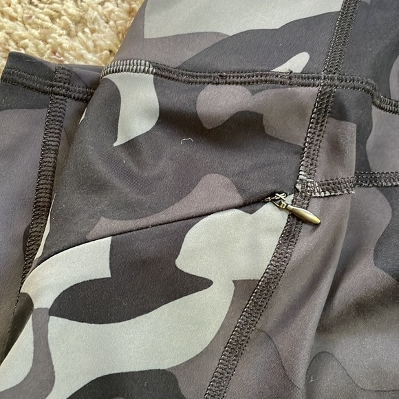 Athleta camo leggings XS - Picture 4 of 4